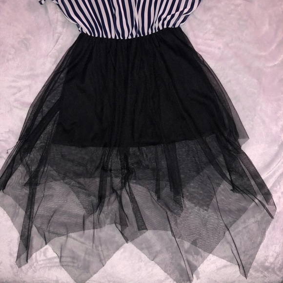 Cold shoulder stripe dress with mesh - Picture 2 of 4